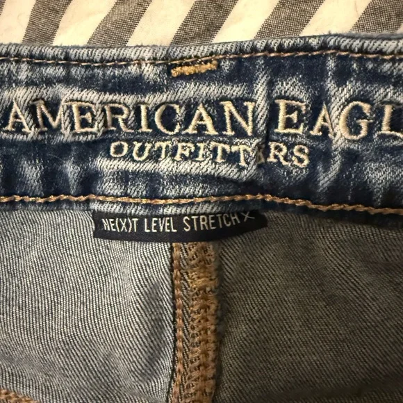 American Eagle Outfitters Ripped Denim Shorts - Picture 3 of 4
